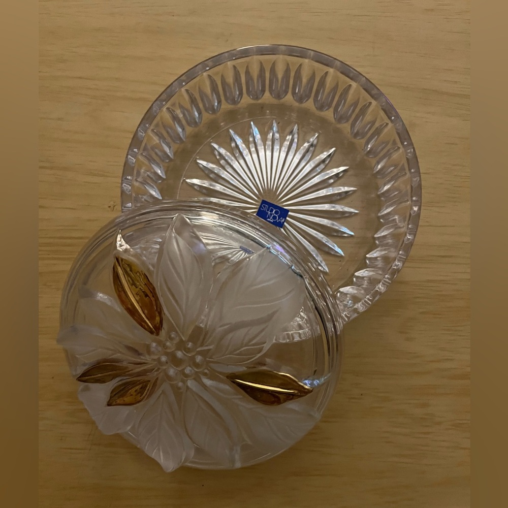 Trinket/Candy Dish, Round Gilded Poinsettia. Studio Nova Mikasa.